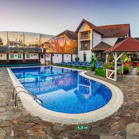 סיגישוארה Hotel Korona מראה חיצוני תמונה