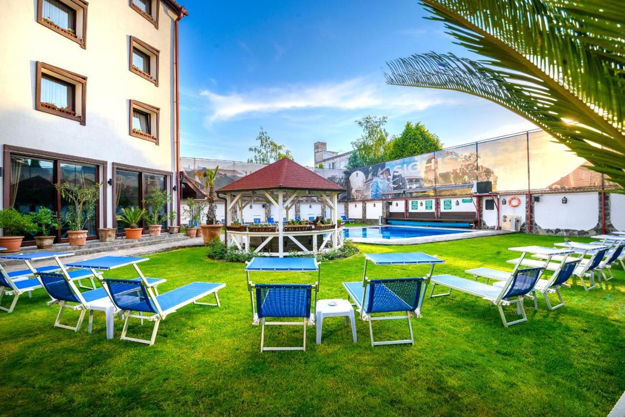 סיגישוארה Hotel Korona מראה חיצוני תמונה
