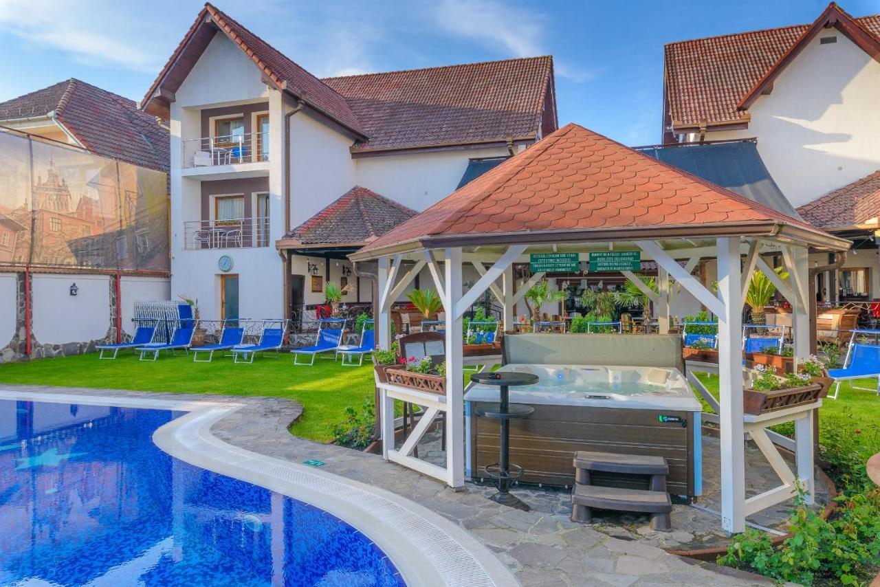סיגישוארה Hotel Korona מראה חיצוני תמונה