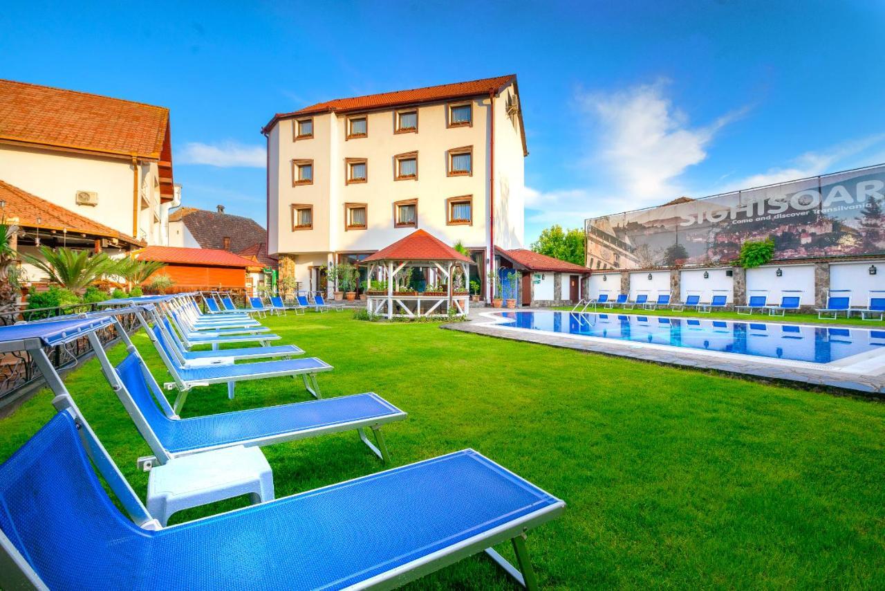 סיגישוארה Hotel Korona מראה חיצוני תמונה