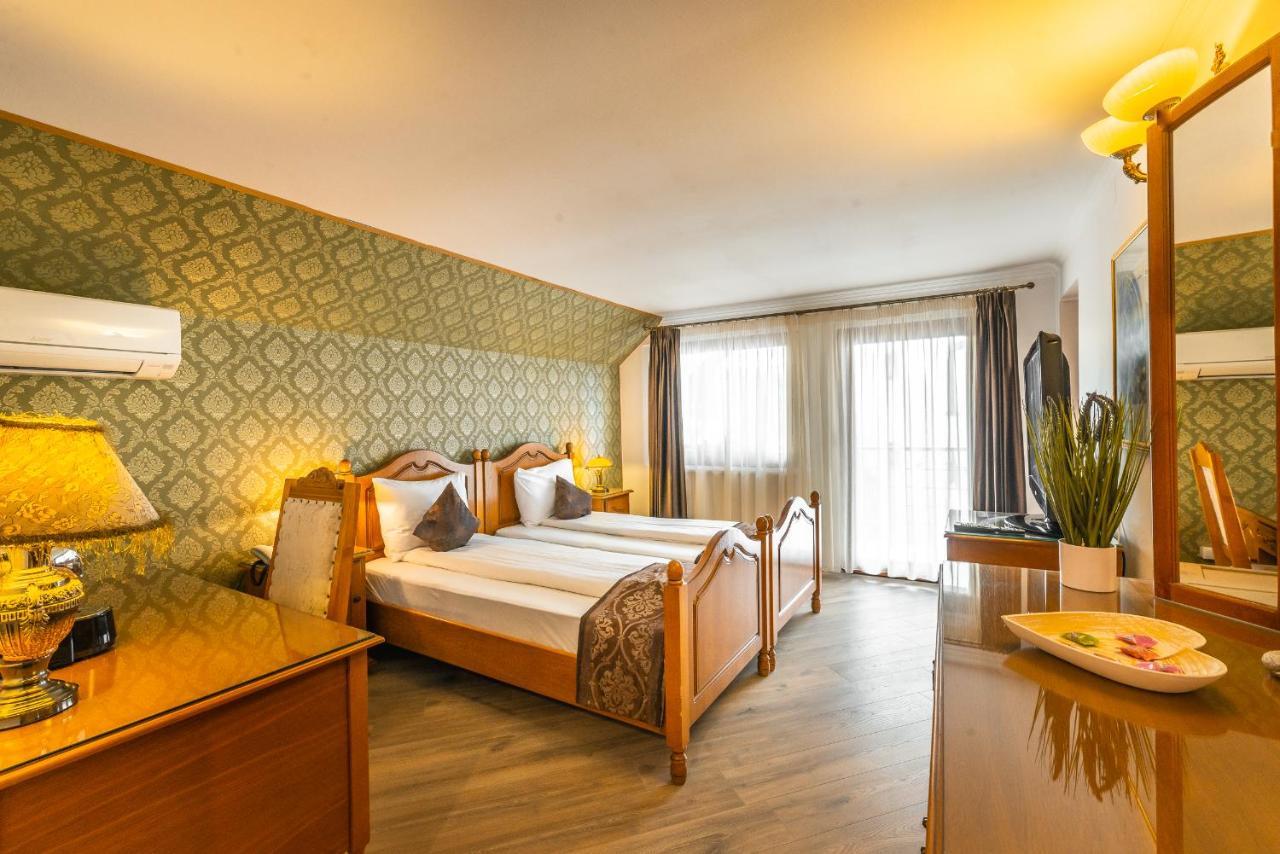 סיגישוארה Hotel Korona מראה חיצוני תמונה