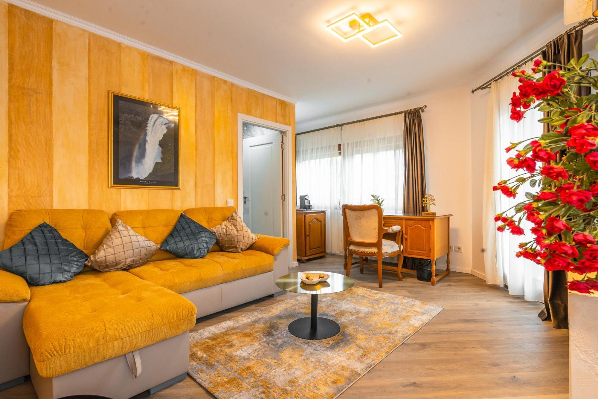 סיגישוארה Hotel Korona מראה חיצוני תמונה