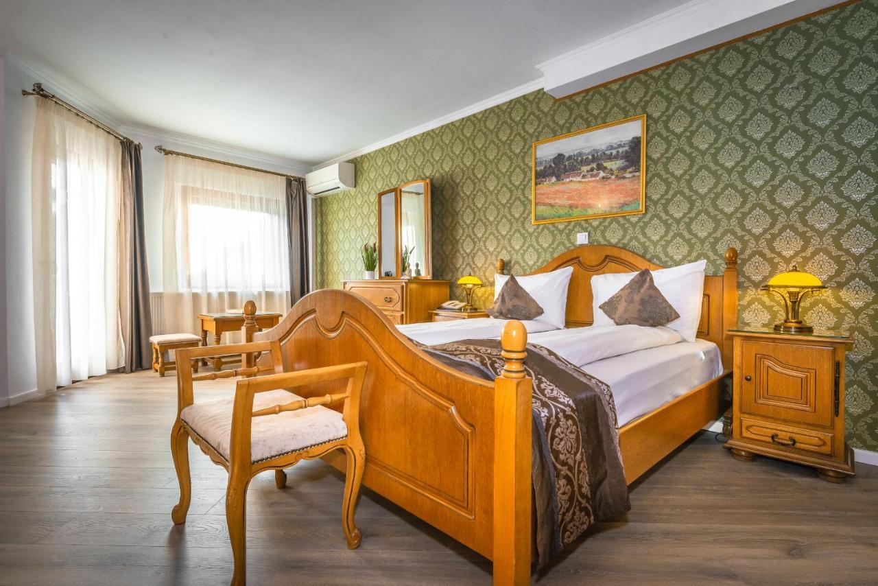 סיגישוארה Hotel Korona מראה חיצוני תמונה
