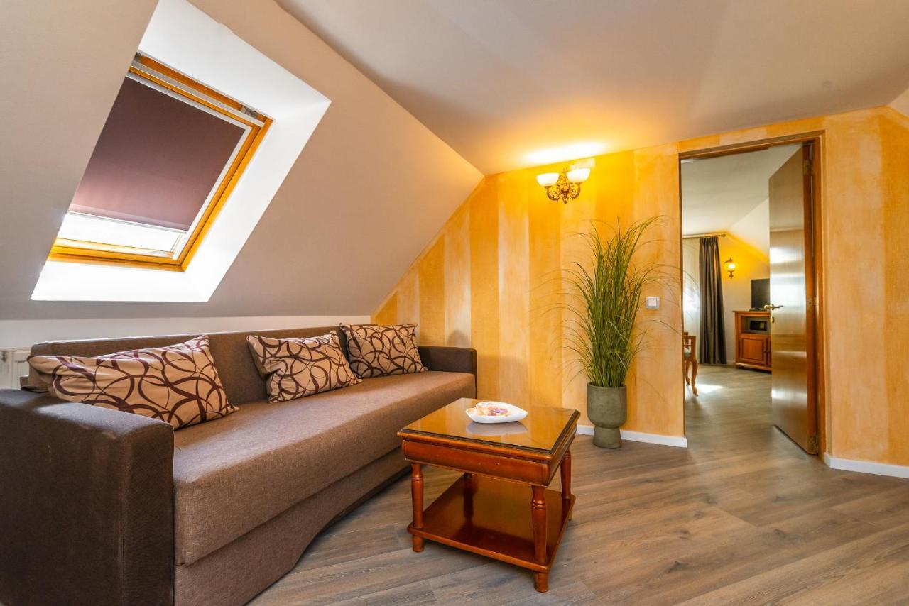 סיגישוארה Hotel Korona מראה חיצוני תמונה