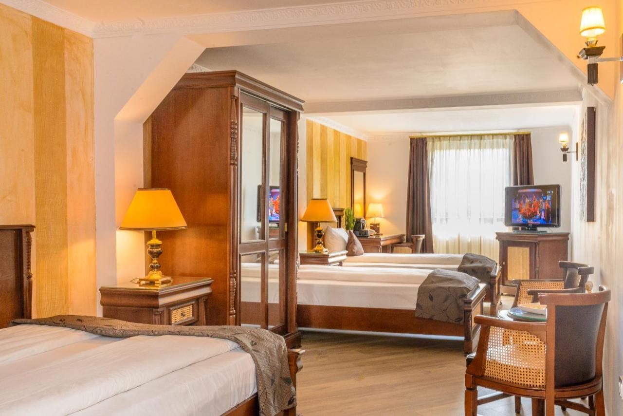 סיגישוארה Hotel Korona מראה חיצוני תמונה
