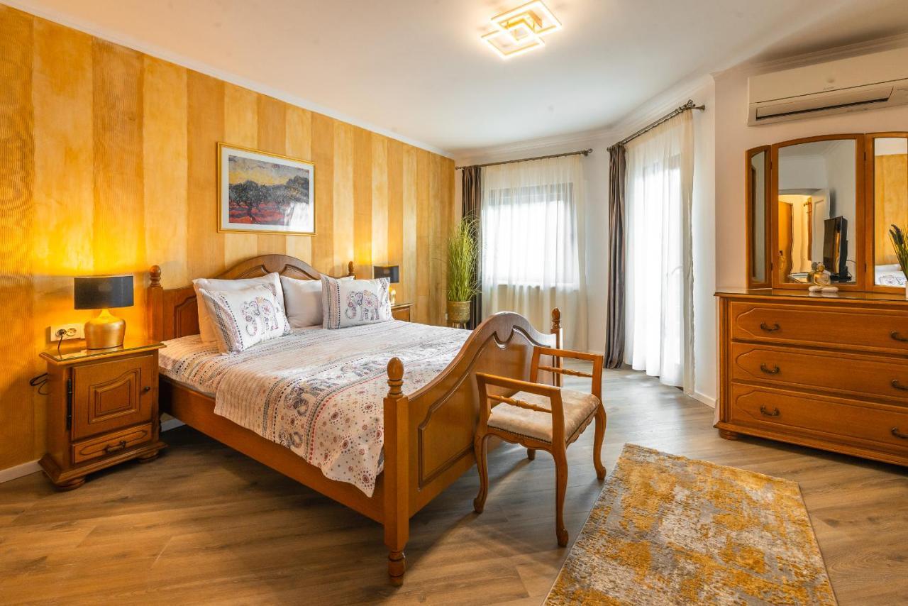 סיגישוארה Hotel Korona מראה חיצוני תמונה