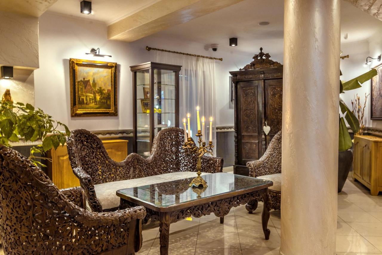 סיגישוארה Hotel Korona מראה חיצוני תמונה