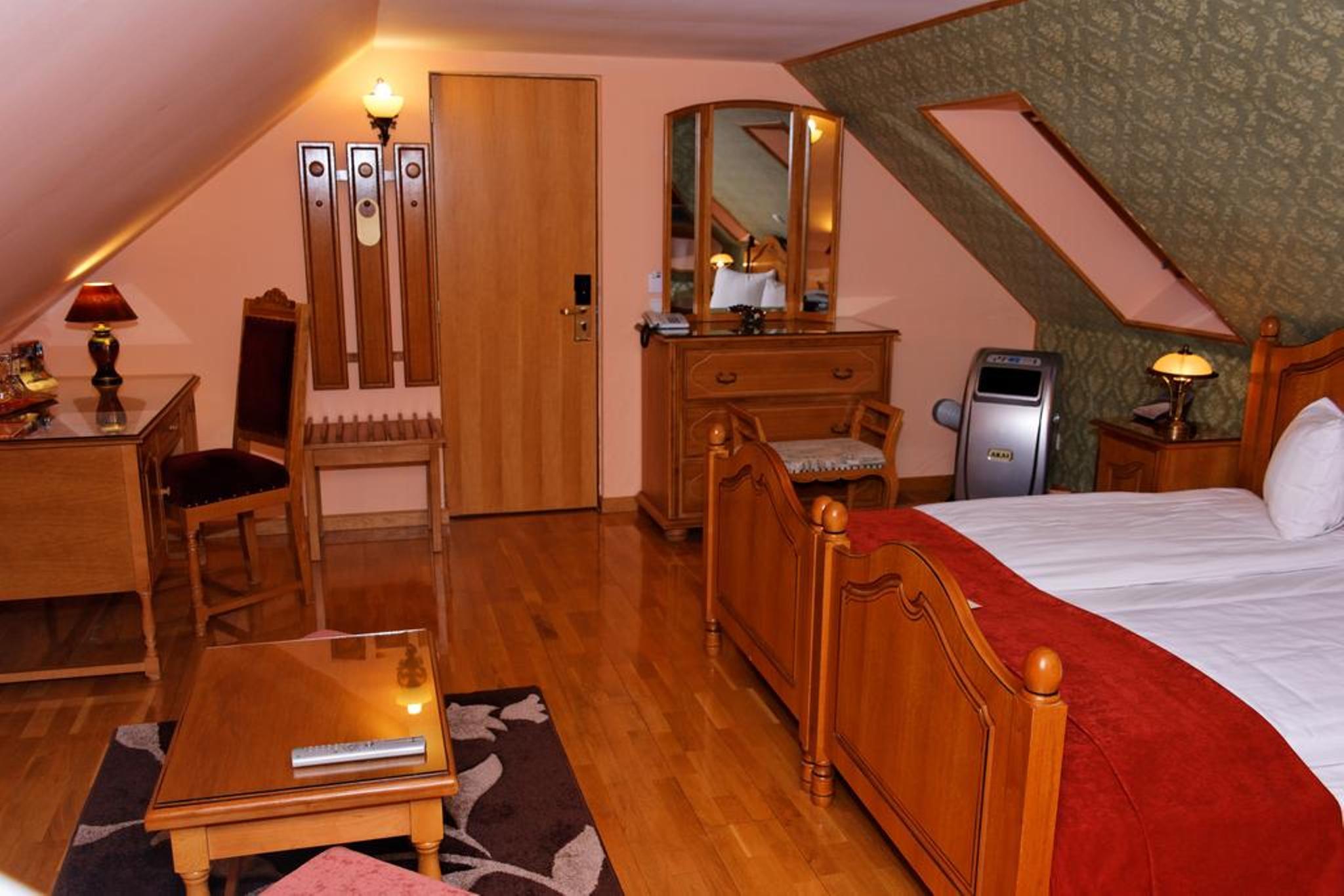 סיגישוארה Hotel Korona מראה חיצוני תמונה