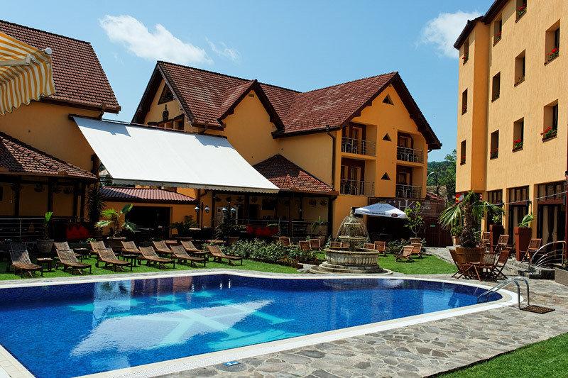 סיגישוארה Hotel Korona מראה חיצוני תמונה