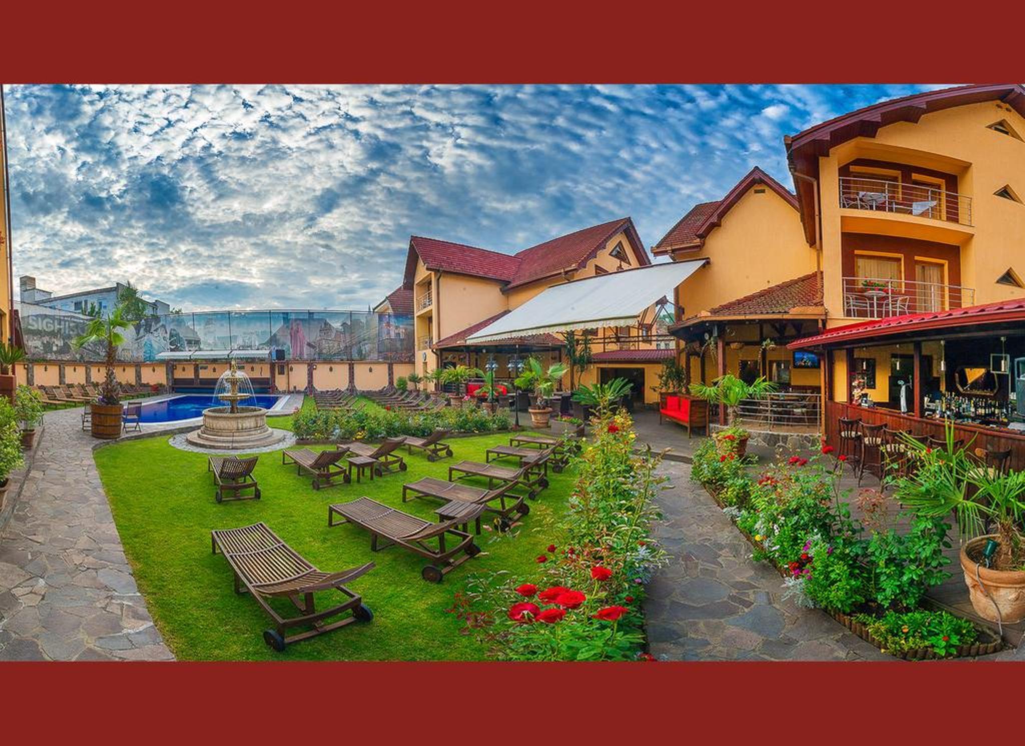 סיגישוארה Hotel Korona מראה חיצוני תמונה