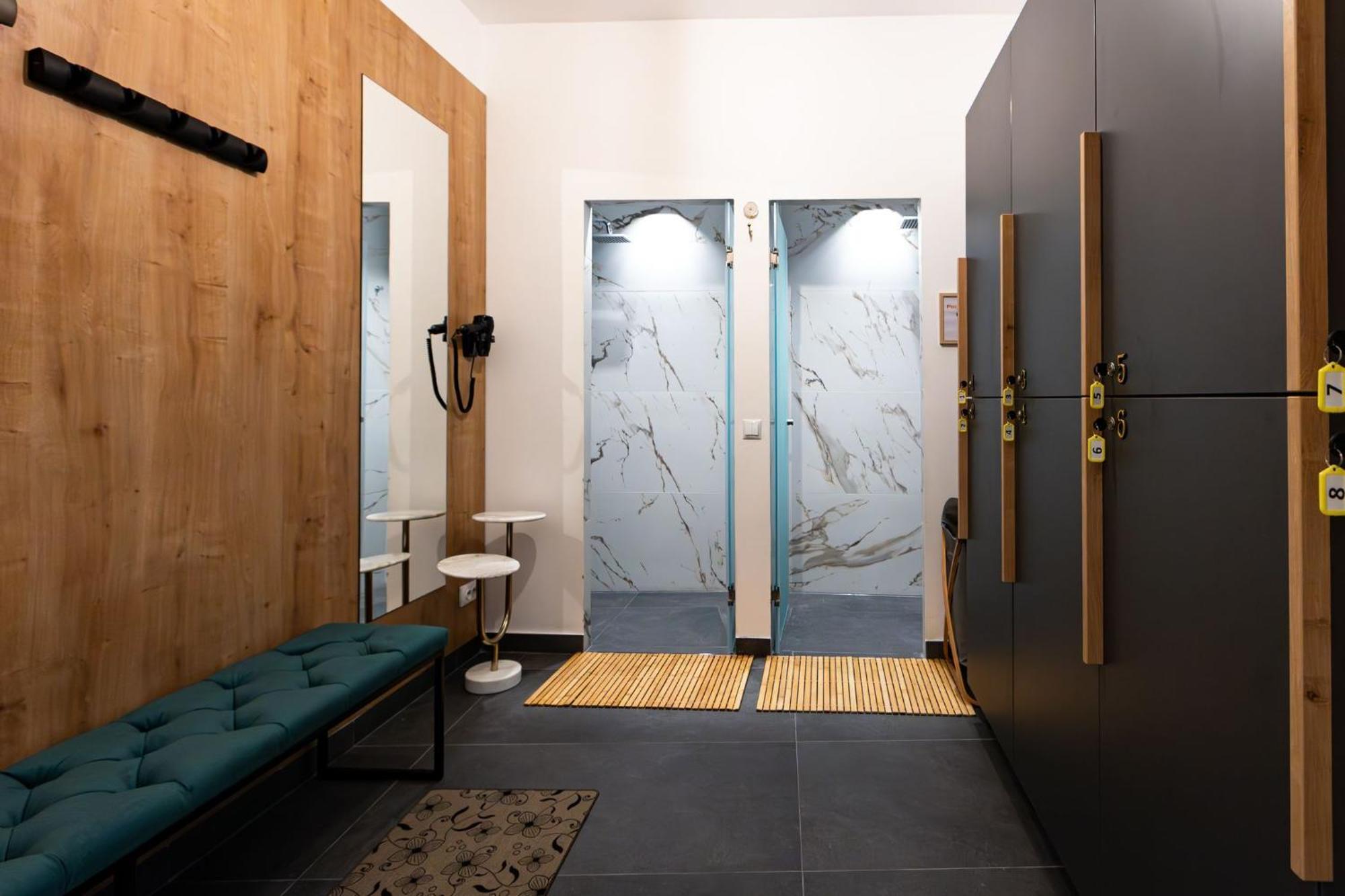 סיגישוארה Hotel Korona מראה חיצוני תמונה