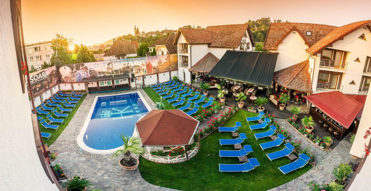 סיגישוארה Hotel Korona מראה חיצוני תמונה